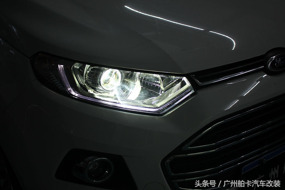 福特翼搏的灯光使用图片,福特翼搏大灯灯光一边高一边低