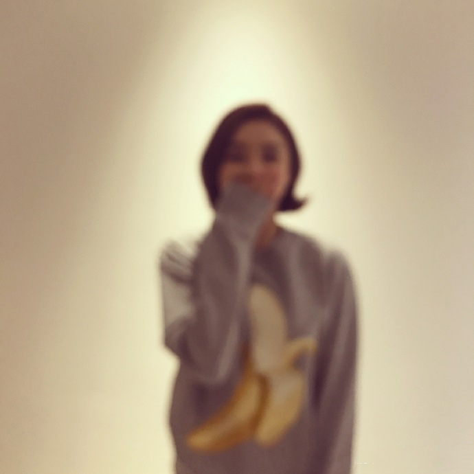 这件香蕉卫衣火遍中韩娱乐圈,狠狠心就可以穿张艺兴、李圣经同款