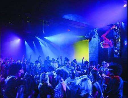 跟狐朋*友狗**玩，什么游戏最能hold住全场？