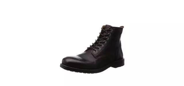 每个人都该有一双马丁靴,每个人都有一双马丁靴