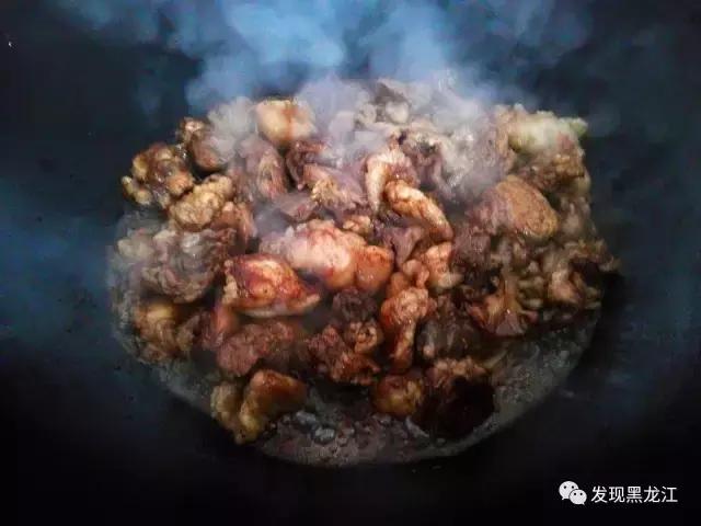 现场实拍农村一家人杀年猪全过程,东北农村真实生活杀年猪