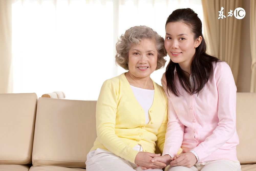 墓碑被篡改，墓主人另有其人，且是一个受人尊敬的英雄。