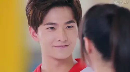 天生桃花眼！前有梁朝伟后有王俊凯，最绝是杨洋对猪的深情凝视~