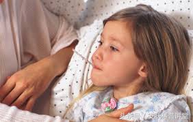 双小腿起红疹子是什么原因,双小腿出现有一片红点是什么原因