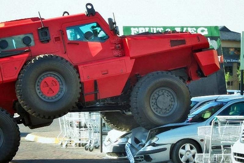 这些汽车比较霸气，随随便便压扁超跑轿车