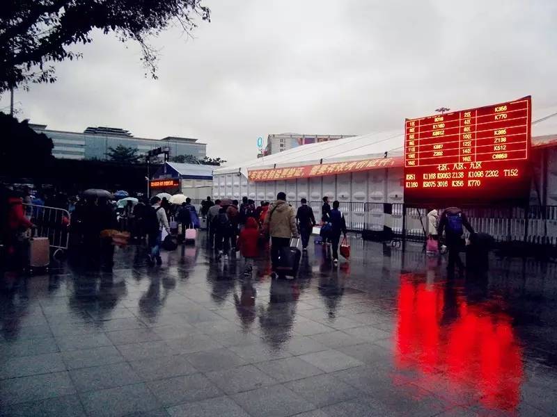 2008年广州火车站春运真实情况,2007年的广州火车站春运视频
