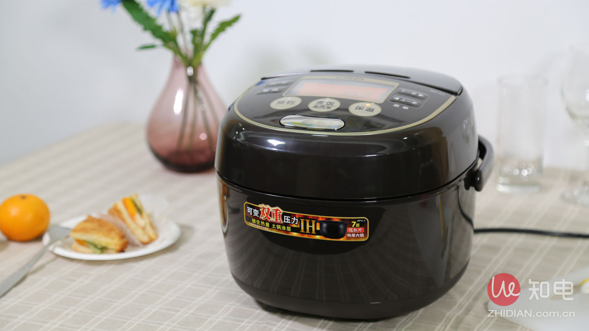 虎牌电饭煲与美的电饭煲哪个好,松下电饭煲和虎牌电饭煲哪个好呢