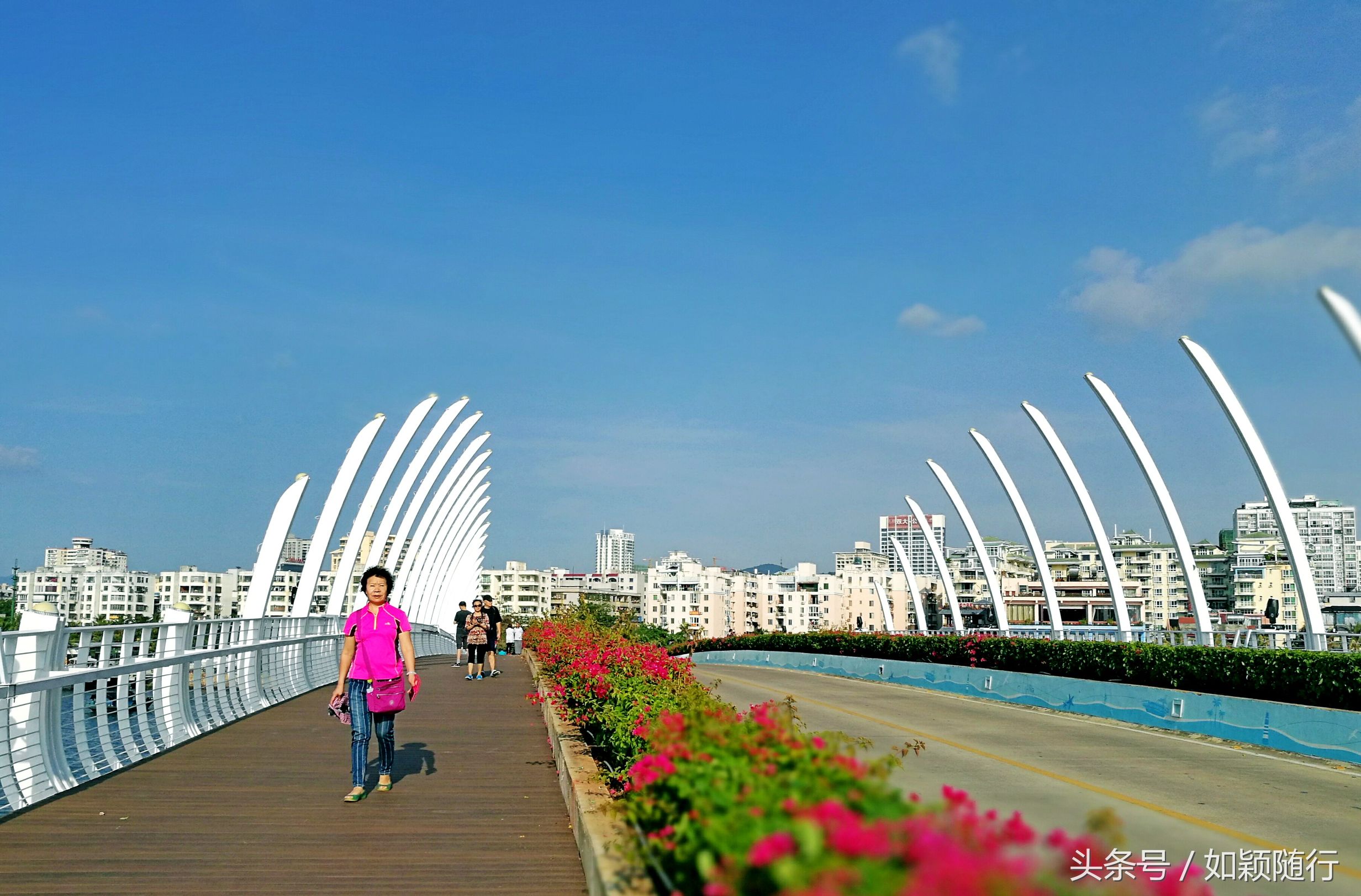 三亚地标美丽凤凰岛,三亚的凤凰岛与海花岛