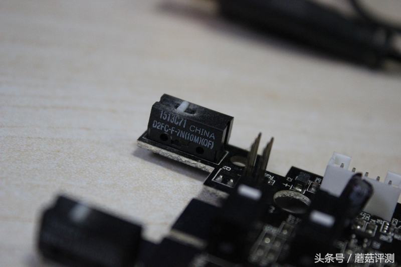 雷蛇帝王蟒微动鼠标更换,雷蛇蝰蛇鼠标更换微动视频