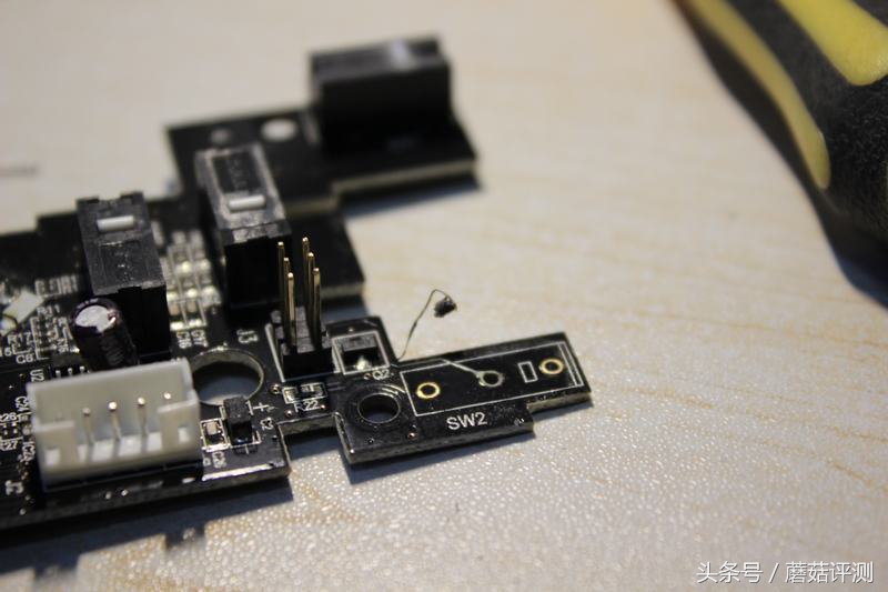 雷蛇帝王蟒微动鼠标更换,雷蛇蝰蛇鼠标更换微动视频