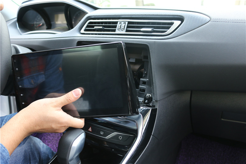 标致308改畅影10.2寸横屏机,2017就这么任性