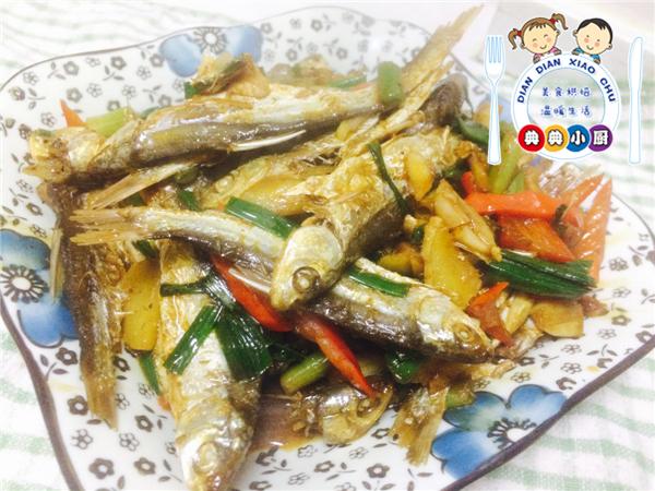 大蒜烧咸鱼做法,大蒜烧咸鱼步骤