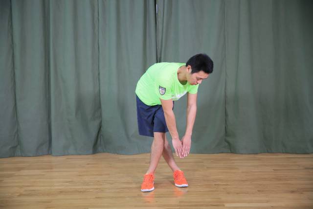 跑后正确拉伸动作教程避免粗腿,如何短跑后拉伸