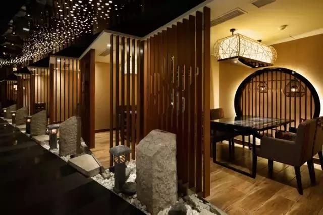 设计书单丨从被玩坏的拼字瓶说起,设计师如何让你愉快地剁手