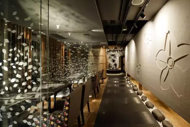 设计书单丨从被玩坏的拼字瓶说起,设计师如何让你愉快地剁手