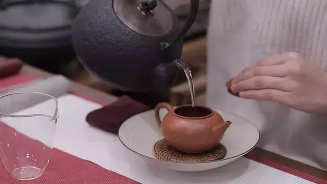 铁壶开壶养壶视频,铁壶如何开壶才不生锈