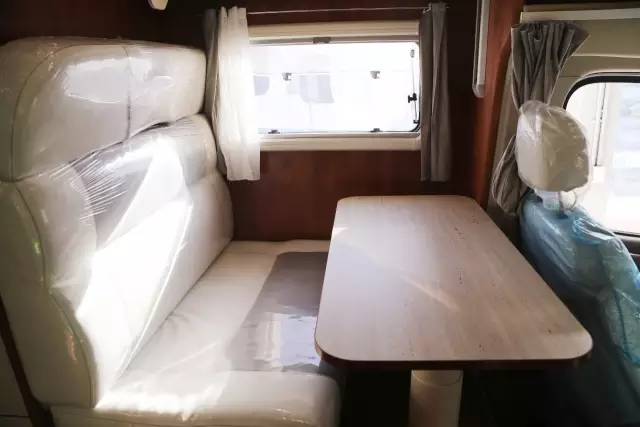 亚特v8,大通v80房车底盘