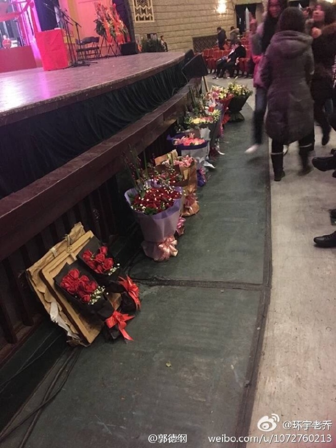 郭德纲晒封箱照打脸曹云金：这才是花花世界网友：一起吐槽吧