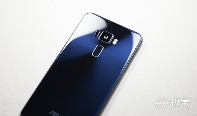 2018款华硕手机怎么样,黑科技颜值机