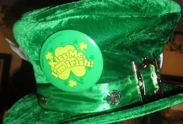 法国旅游带什么纪念品回来 (出国旅游必买的纪念品)