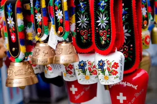 法国旅游带什么纪念品回来 (出国旅游必买的纪念品)