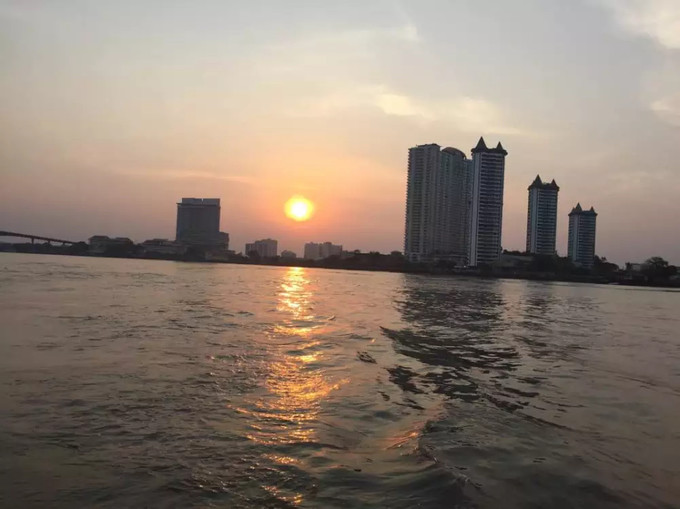 泰国曼谷芭提雅华欣7天自由行 (泰国华欣与芭提雅是一个地方吗)