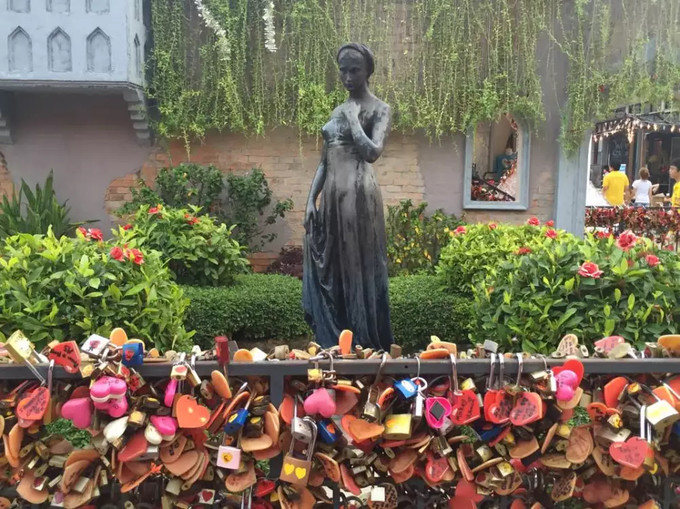 泰国曼谷芭提雅华欣7天自由行 (泰国华欣与芭提雅是一个地方吗)