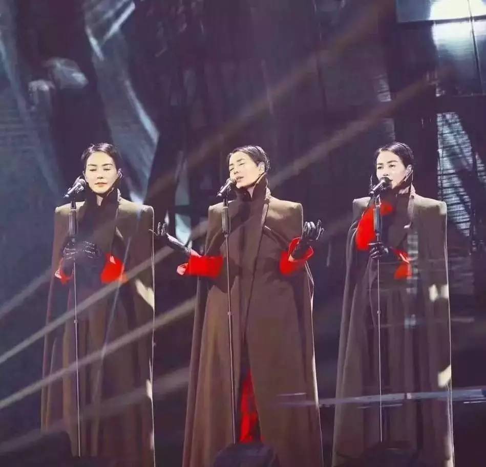 天价？跑调？那又怎样？王菲依旧是那个超级时尚IT