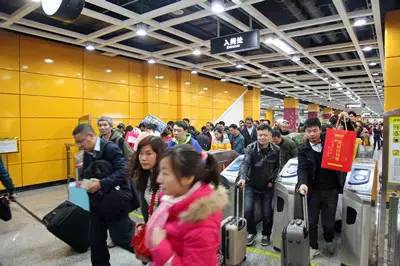 2008年广州火车站春运真实情况,2007年的广州火车站春运视频