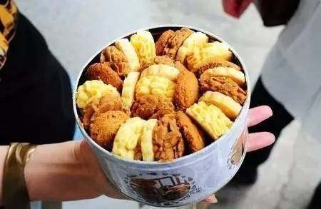 香港新春年货市场红火,这些年货卖爆了购买主力竟是90后