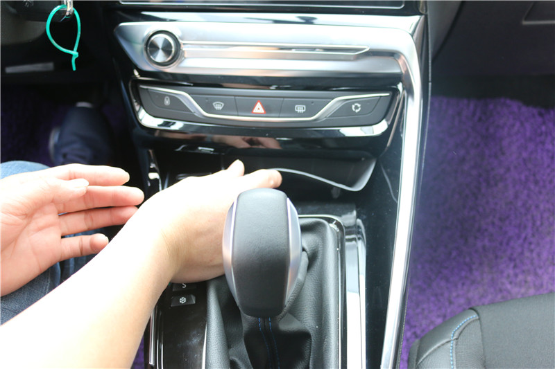 标致308改畅影10.2寸横屏机,2017就这么任性