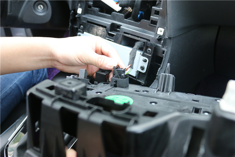 标致308改畅影10.2寸横屏机,2017就这么任性