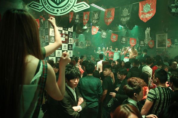 跟狐朋*友狗**玩，什么游戏最能hold住全场？