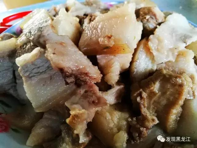 现场实拍农村一家人杀年猪全过程,东北农村真实生活杀年猪