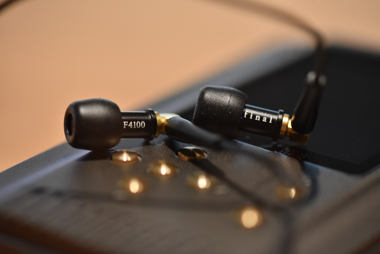 十周年纪念款耳机,周年纪念金饰品