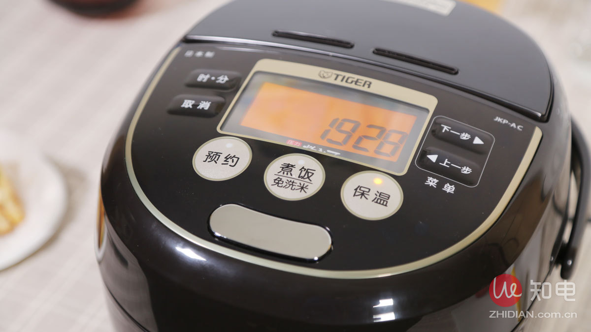 虎牌电饭煲与美的电饭煲哪个好,松下电饭煲和虎牌电饭煲哪个好呢