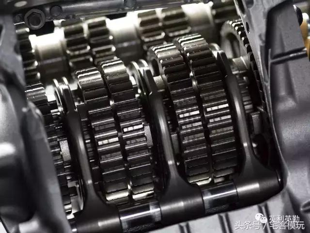 川崎kawasaki摩托车拼装,田宫川崎h2模型拼装过程