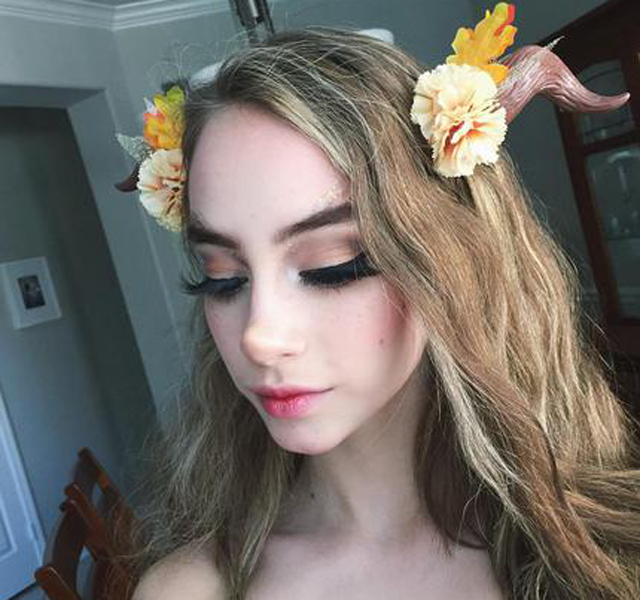 什么都往脸上画，十五岁的她火了