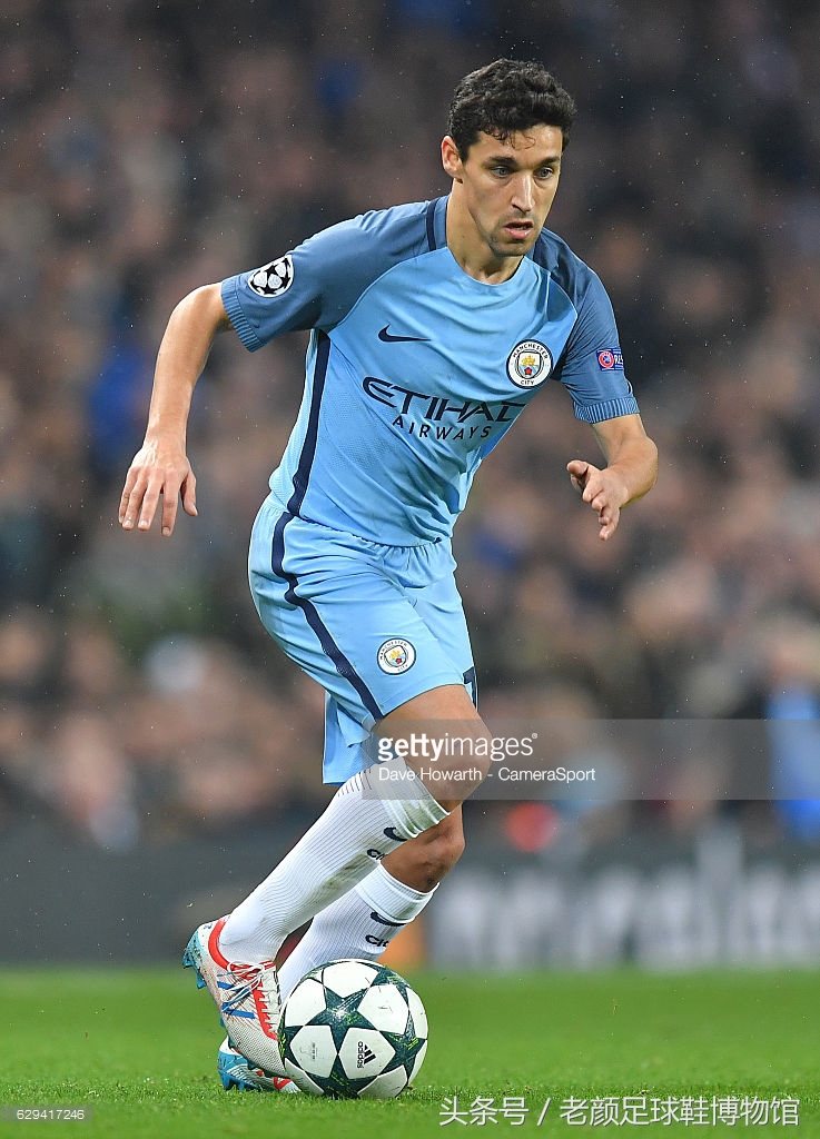 门外汉nb踏入足球市场是自找没趣？其实它也是30年球鞋老司机