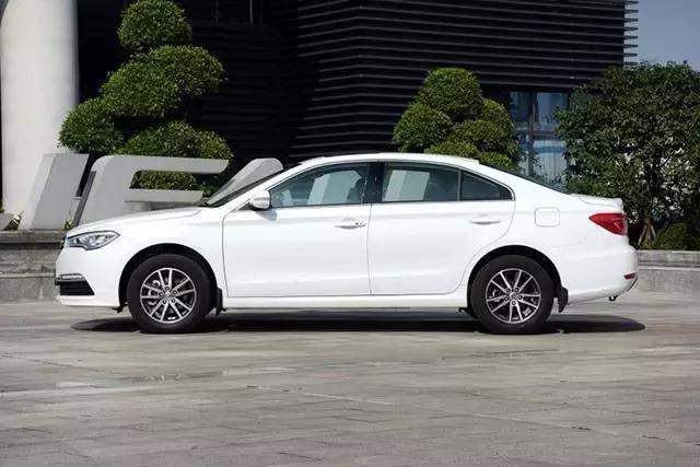 这中型车顶配12万，标配无钥匙套件，但公子都不开难怪销量几百