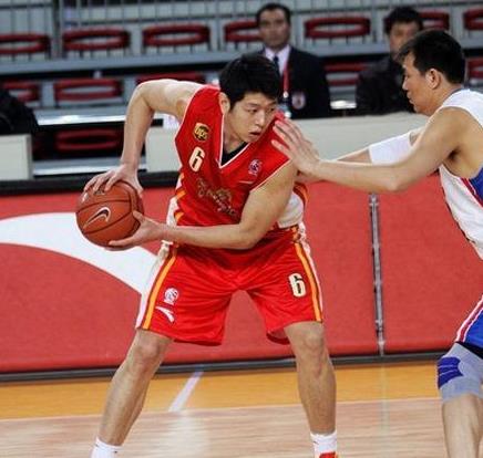 杨鸣最新生活完整视频,杨鸣和妻子结婚多久