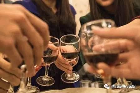 求真相：吃药之后到底能不能喝酒？