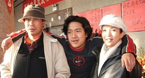 张丰毅为何与前妻离婚,张丰毅嫌儿子丑图文