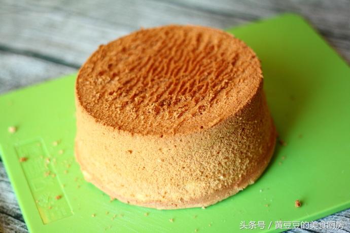 自己制作生日蛋糕最简单的方法,简单的自制生日蛋糕的做法