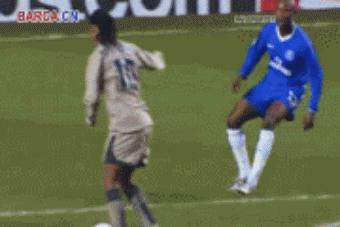 小罗是球王吗,小罗是巴萨的队长吗