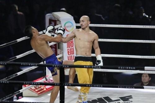 一龙致敬成龙,赞大哥最能打,不用替身险丧命,KO播求可成一哥