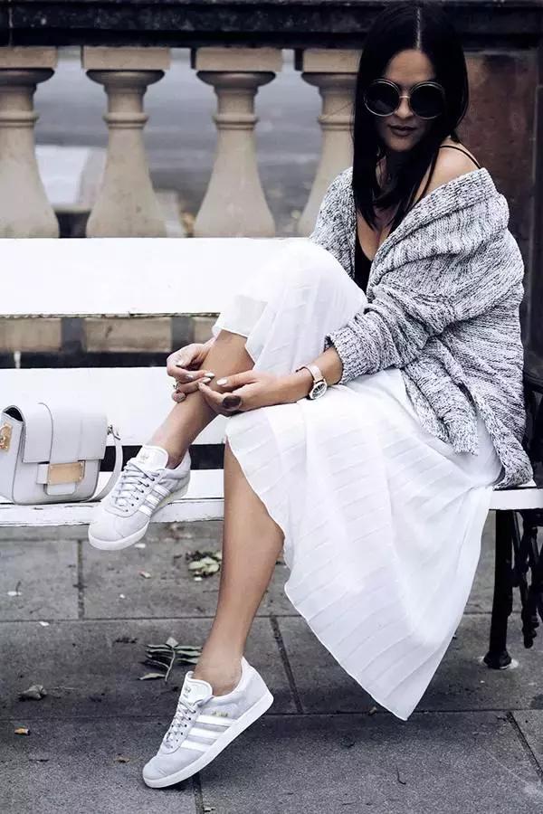 杨幂同款小白鞋阿迪达斯,杨幂小布鞋