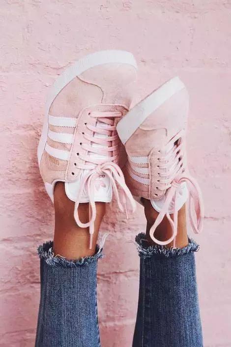 杨幂同款小白鞋阿迪达斯,杨幂小布鞋