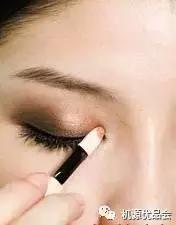 卸眼妆的正确方法和步骤,眼部彩妆怎么卸眼妆