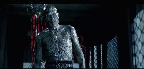 帅！美女吸血鬼最爱“战斗范”——去“宗教化”的《黑夜传说》